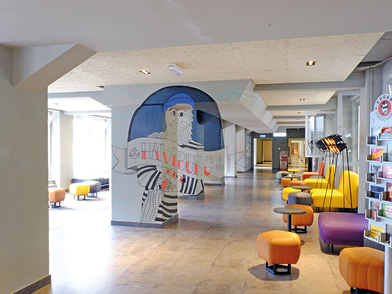 Art by Julia Weithaler & Alexander Stern graces a&o Hamburg City.